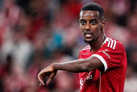 Isak's First Appearance Offers Glamour Amid Noticeable Lack of Match Fitness