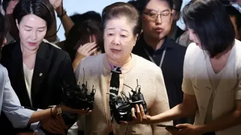 Disputed Religious Figure Dismisses Gift-giving Claims Against Former South Korean First Lady