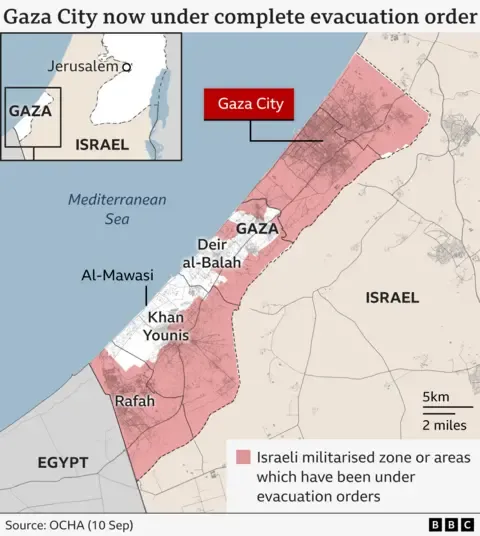 Numerous Gaza Residents Escape as Israeli Troops Move Deeper into Gaza City