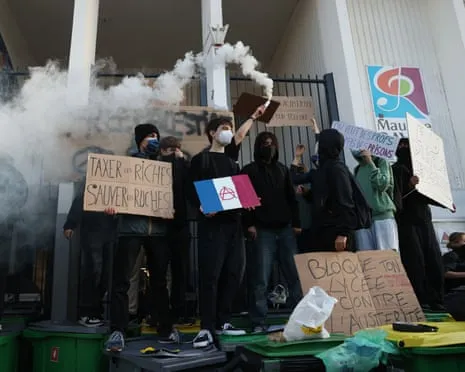 New France's PM Faces Mounting Scrutiny as Countrywide Protests Disrupt Education and Transportation