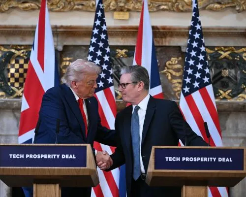 Trump Turns Fire on Vladimir Putin and Praises UK in Press Conference with Keir Starmer