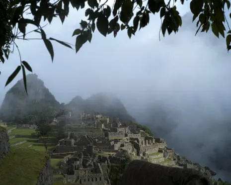 Rocks blocking Railway Lines Leave 900 Travelers en route to the Inca Citadel